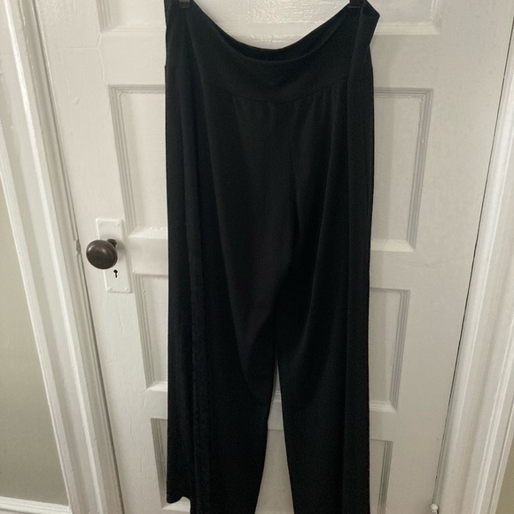 Black wide leg stretchy pants in size 1x - Picture 2 of 2